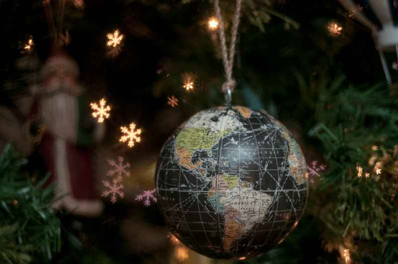 Illustration for article titled 24 Photographs Of Your Most Treasured Ornaments